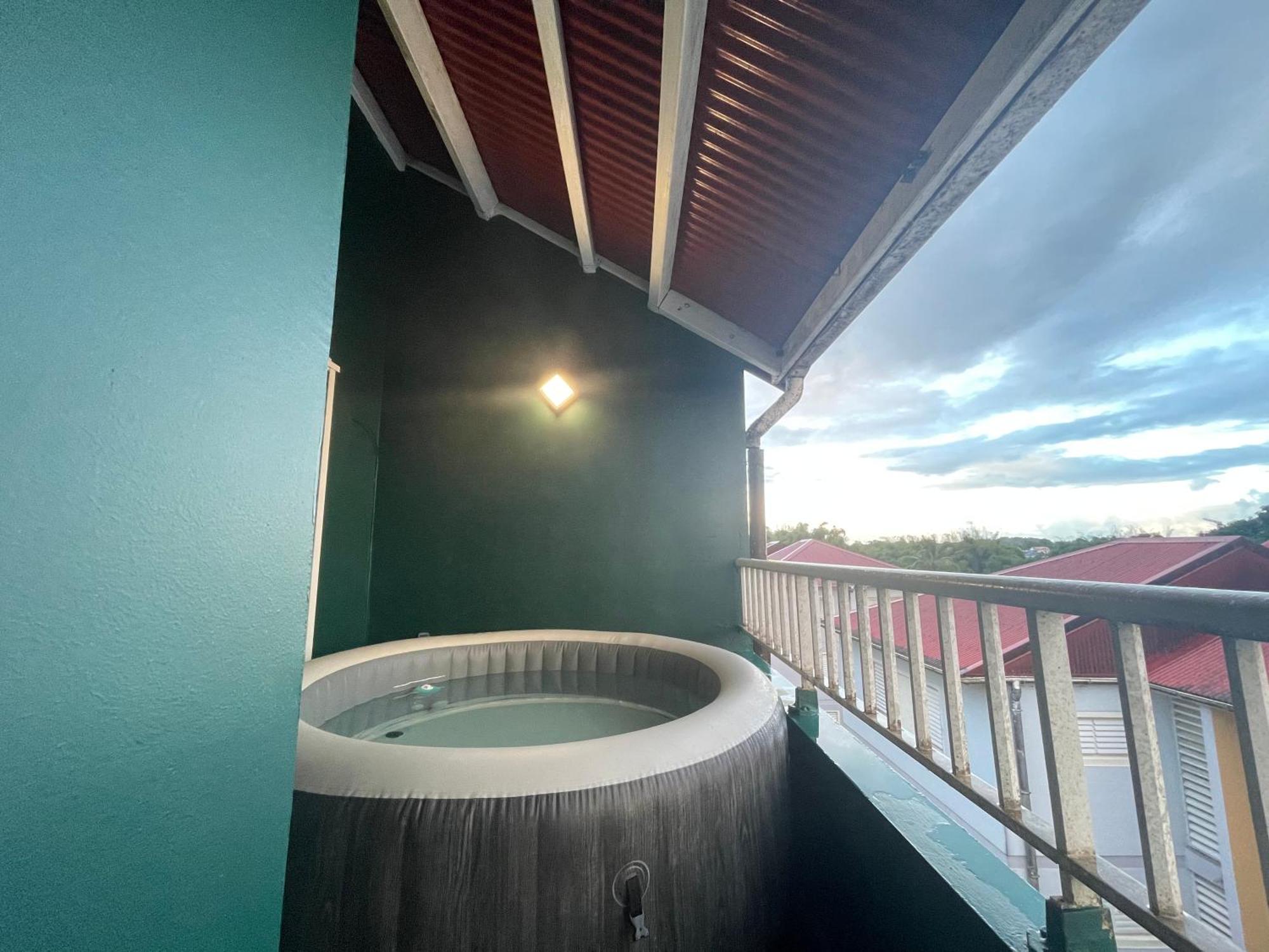 L'Appart Spa Privé, jacuzzi et sauna, accès exclusif Sainte-Rose Exterior foto