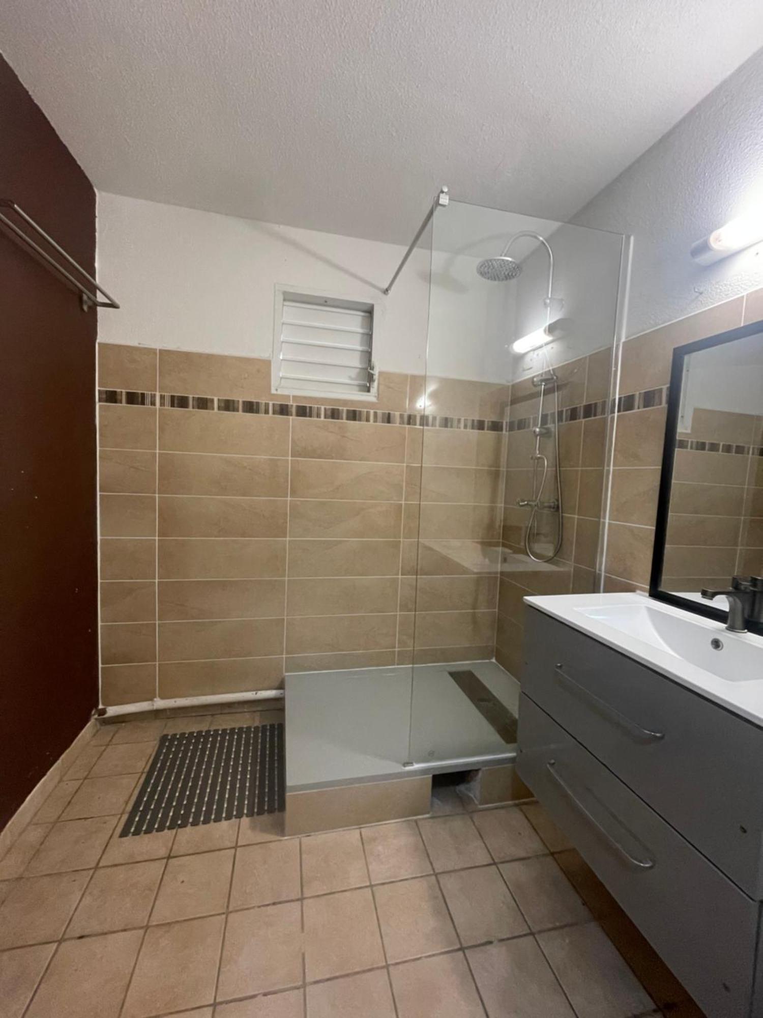 L'Appart Spa Privé, jacuzzi et sauna, accès exclusif Sainte-Rose Exterior foto